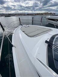 Beneteau Gran Turismo 45_camminamento laterale pruavia e prendisole prua