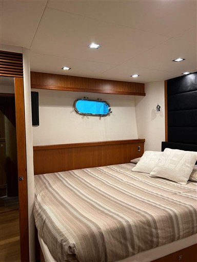 Sunseeker Manhattan 70 Cabina ospiti con letti uniti