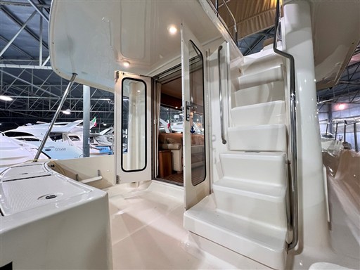Mainship 34 10