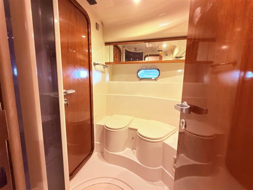 Ferretti 165-33-bagno ospiti