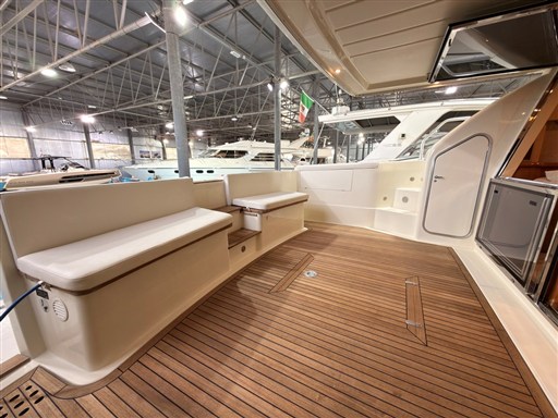 Ferretti 165-08- pozzetto