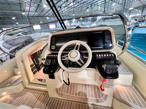 Invictus 370 GT
