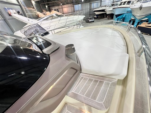 Invictus 370 GT