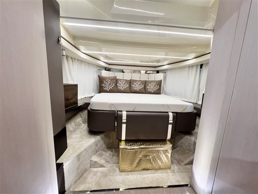 Invictus 370 GT Cabina di prua