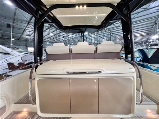 Invictus 370 GT Cucina esterna chiusa