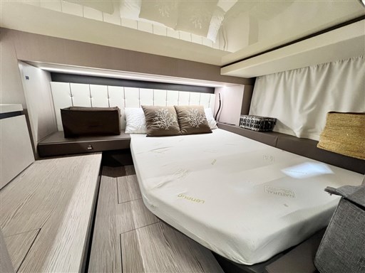 Invictus 370 GT Cabina ospiti di poppa