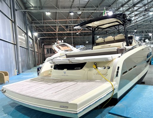 Invictus 370 GT