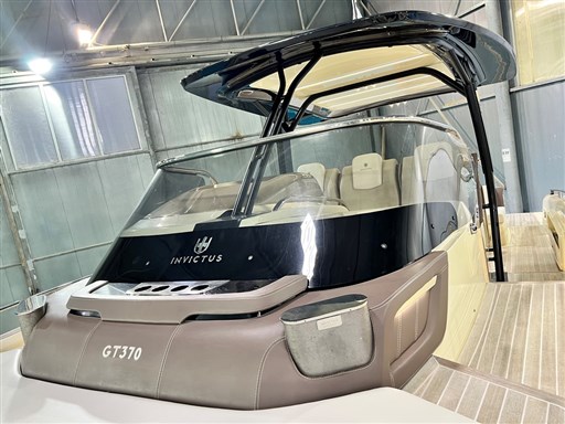 Invictus 370 GT