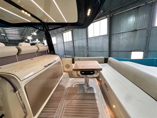 Invictus 370 GT