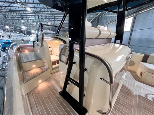 Invictus 370 GT