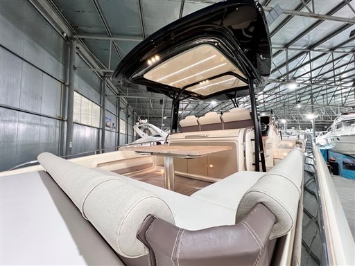 Invictus 370 GT