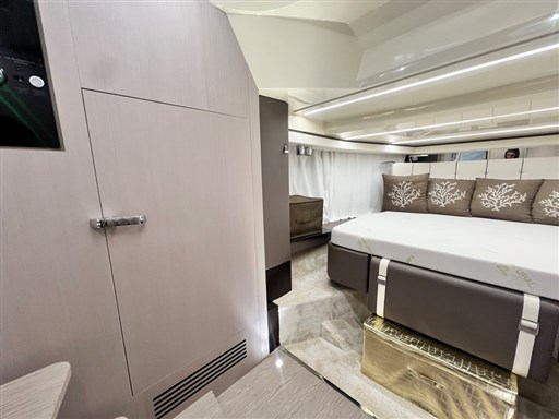 Invictus 370 GT Cabina di prua