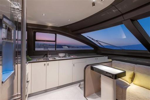 Azimut 78 Fly, galley