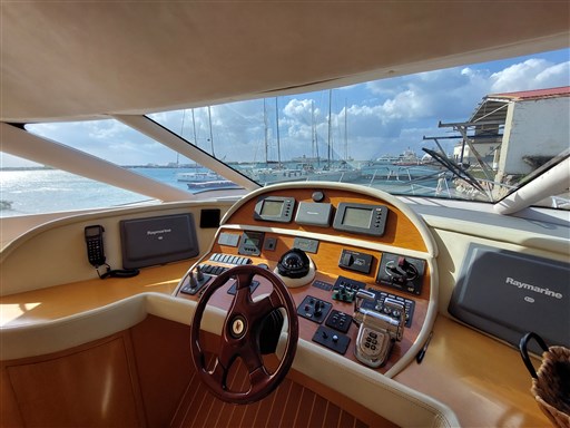 Rodman Yacht 64 Belisa, plancia comandi interno1