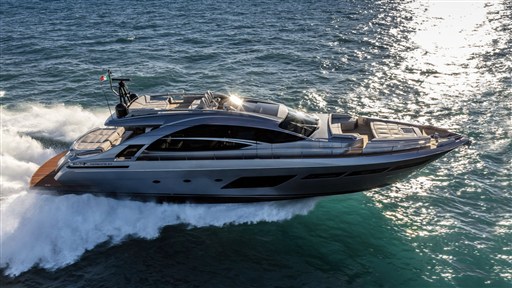 Pershing 8x