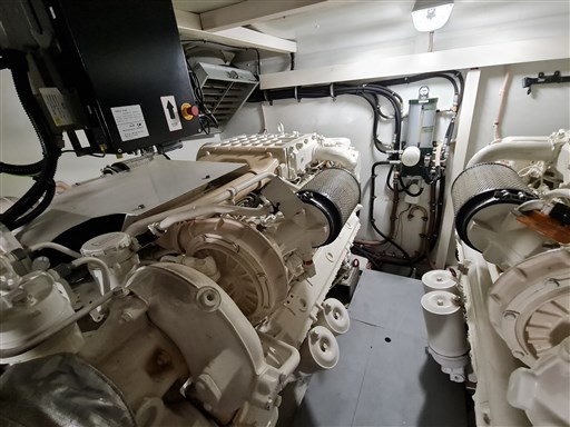 Azimut 68E Aries engine room