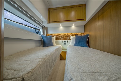Tiara EX60 guest cabin