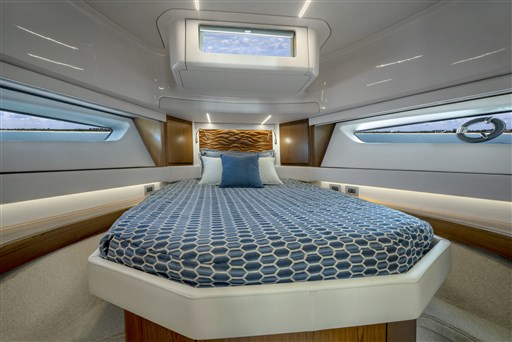 Tiara EX60 Vip cabin