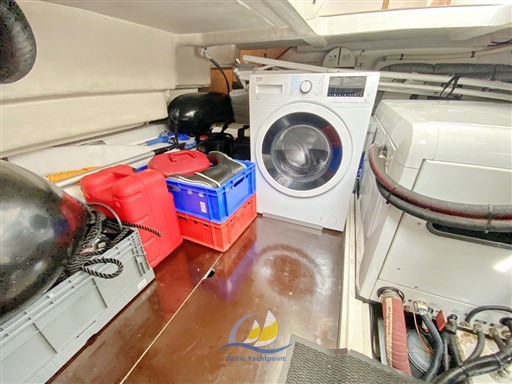 T52 # Keller mit Waschmaschine
