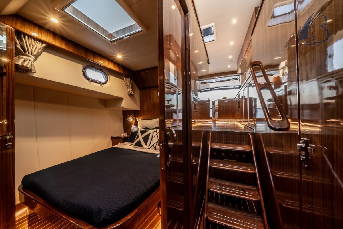 460SX sidecabin