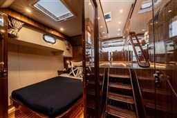 460SX sidecabin