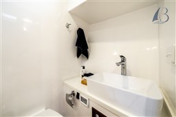 460SX guestbathroom