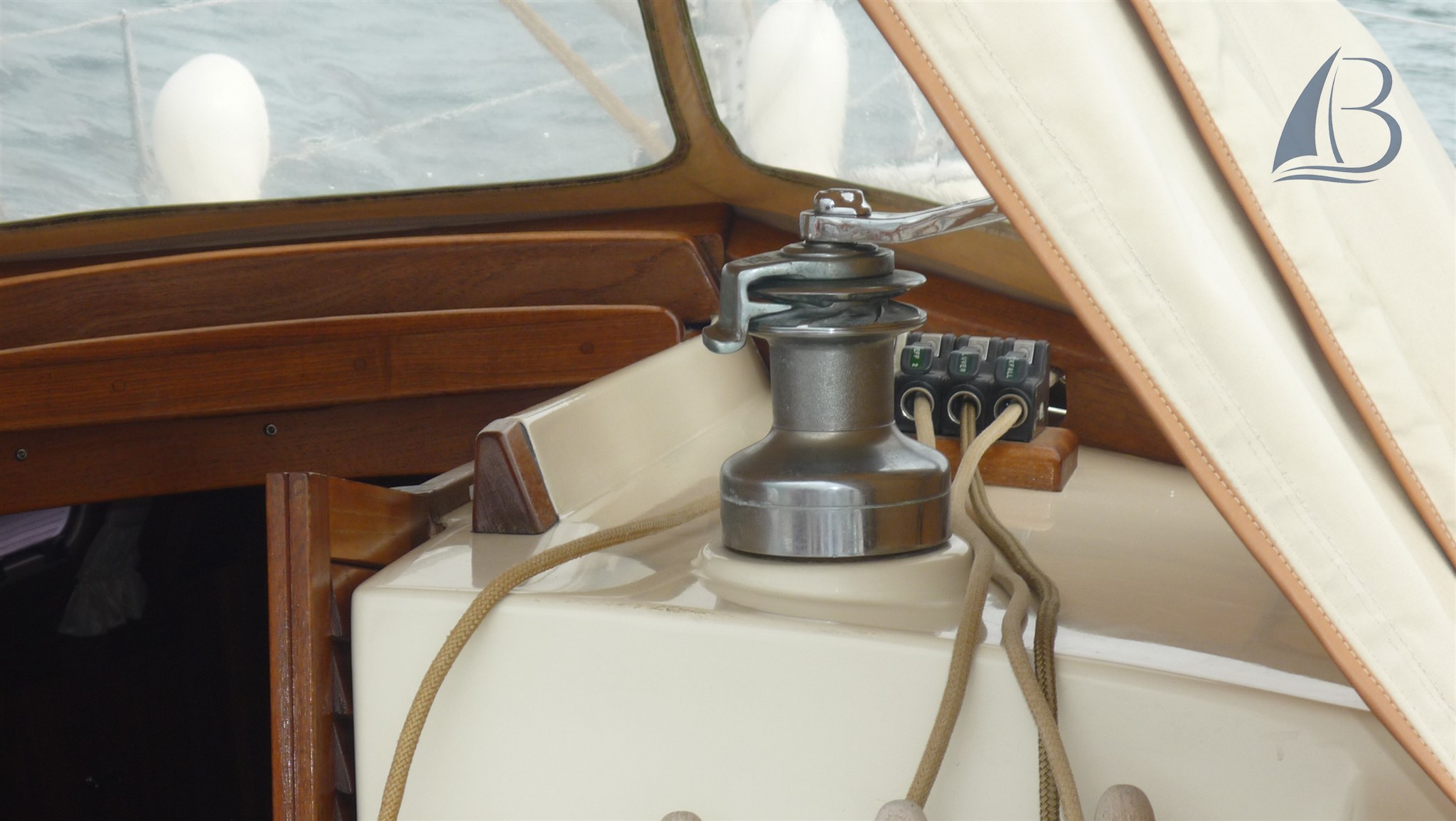 26 Cockpit 3