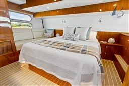 520SX master bedroom (2)