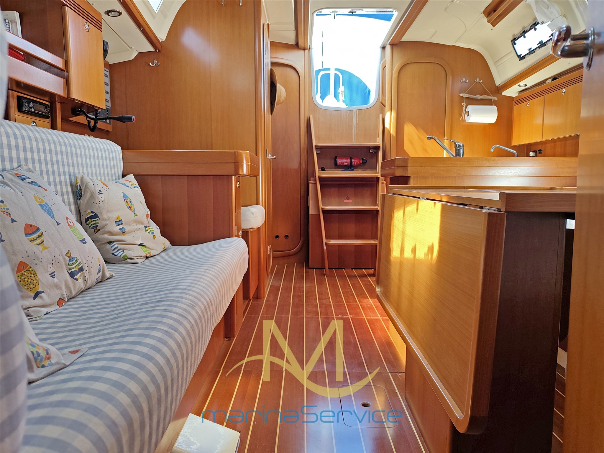 Back view dinette