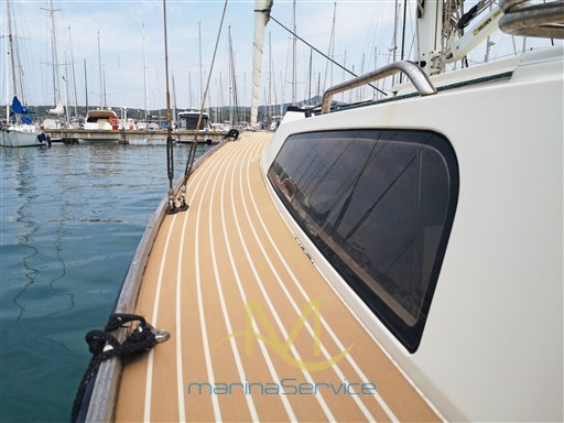 Port sidewalk