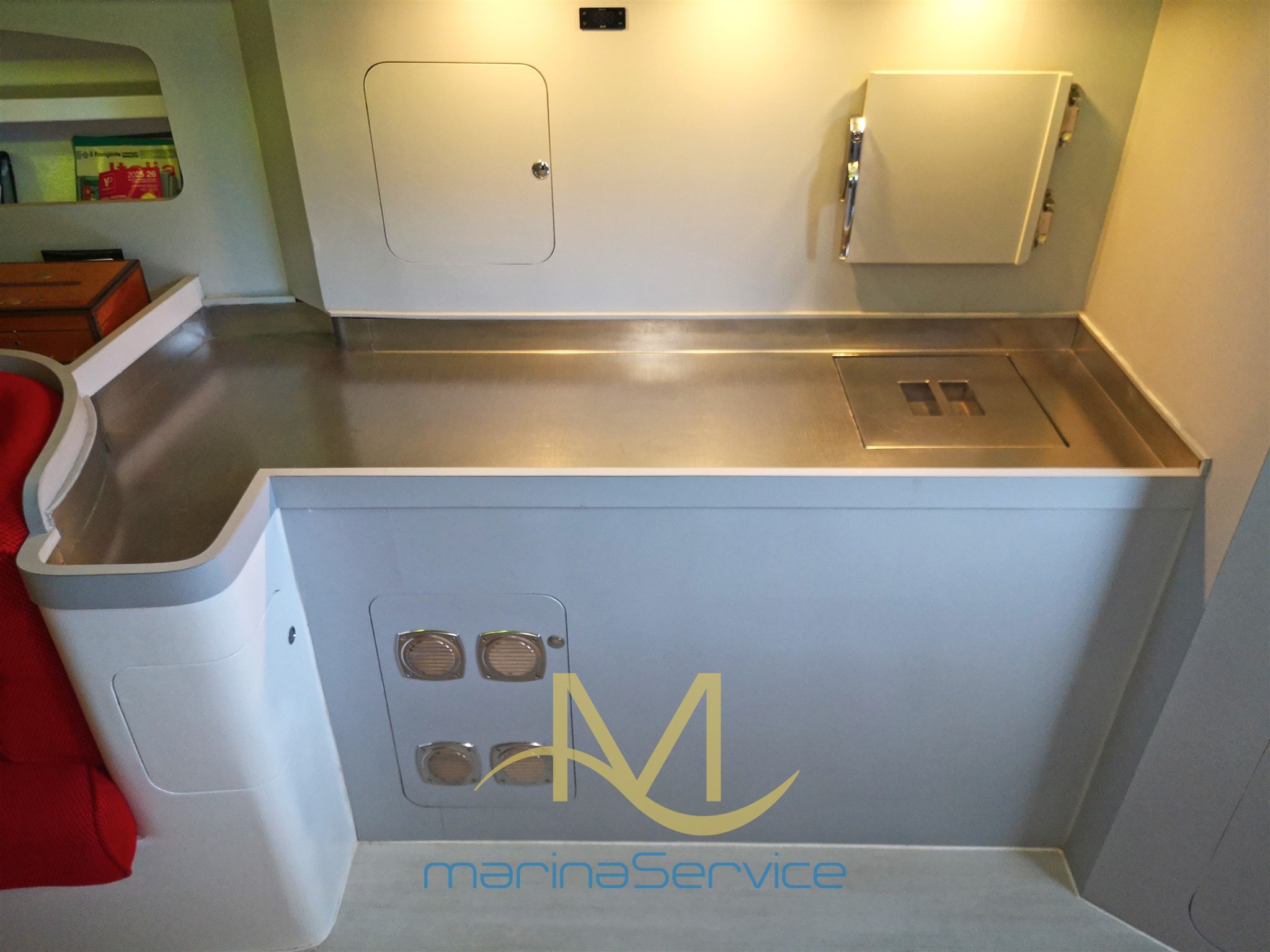 Worktop + fridge unit