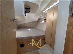 Stern cabin on port