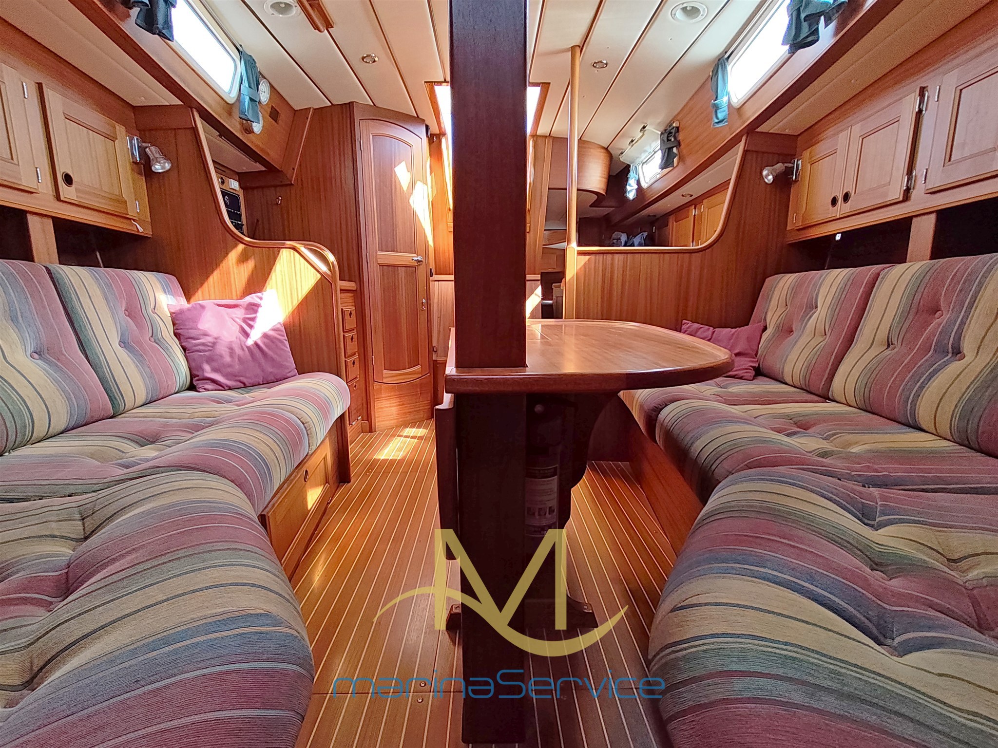 Back saloon