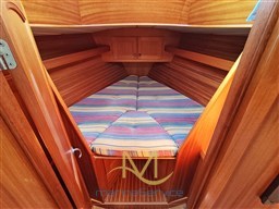 V berth