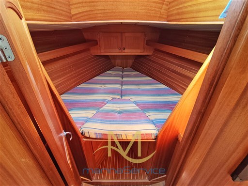 V berth