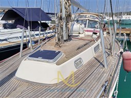 Retro deck on port