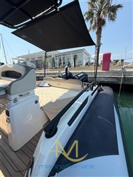 Stern sun bed
