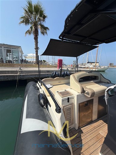 Stern sunbed