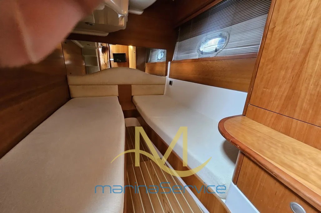 Stern cabin on port