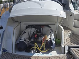 Tender garage