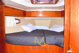 Bow cabin