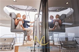 12_Pri_Sig510_Exterior_2020_06_people_boat_0799_v1