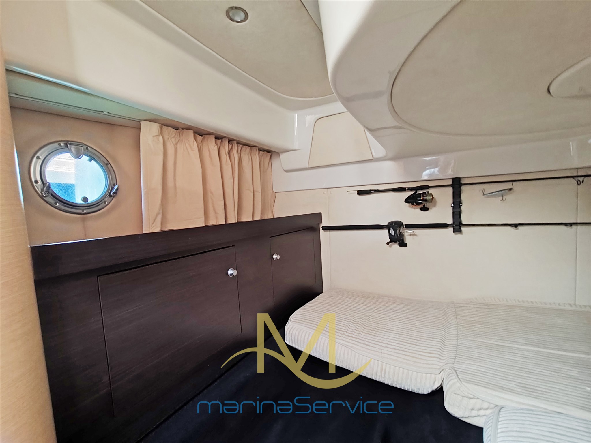 Stern cabin