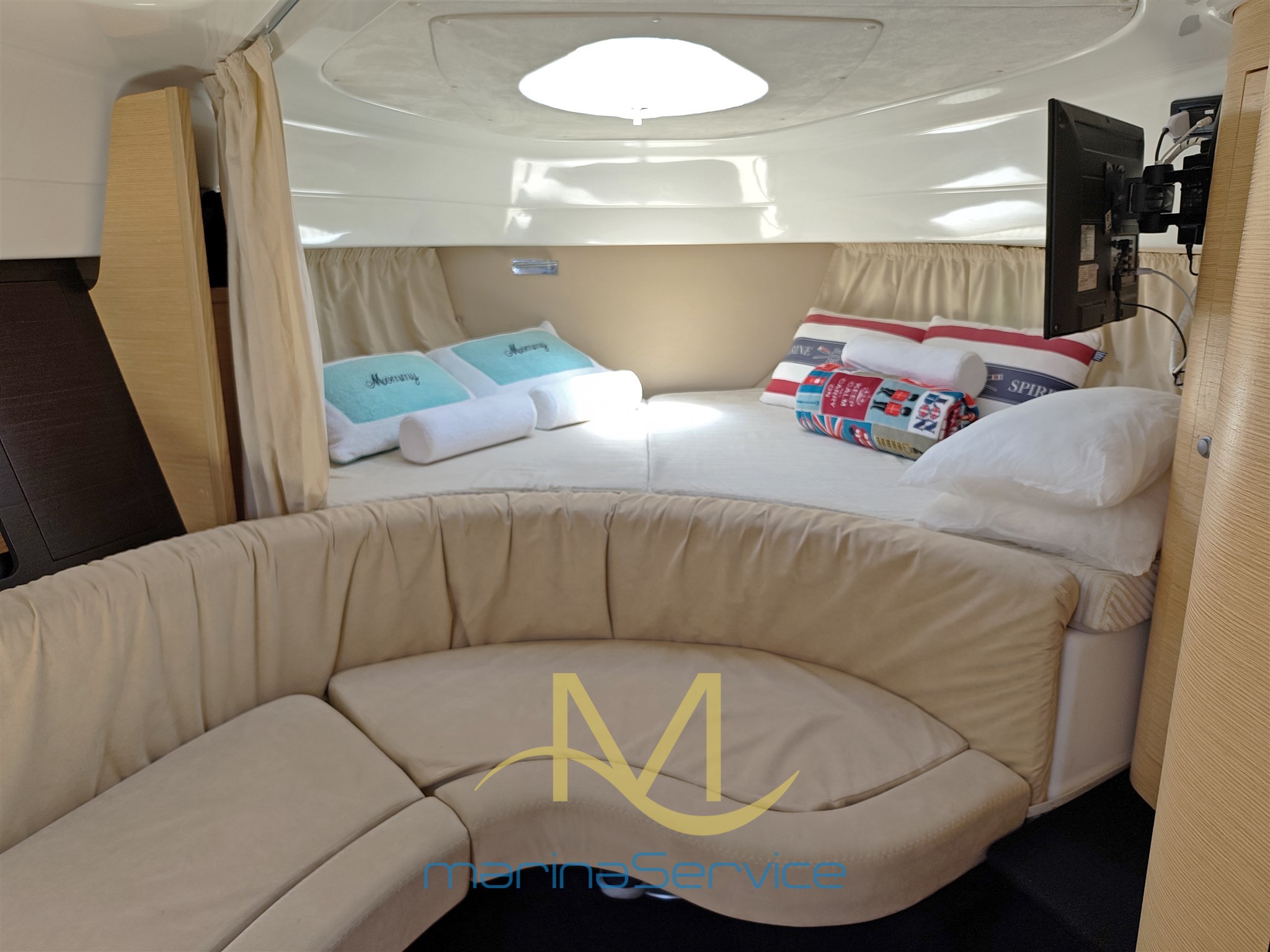 Bow double bed