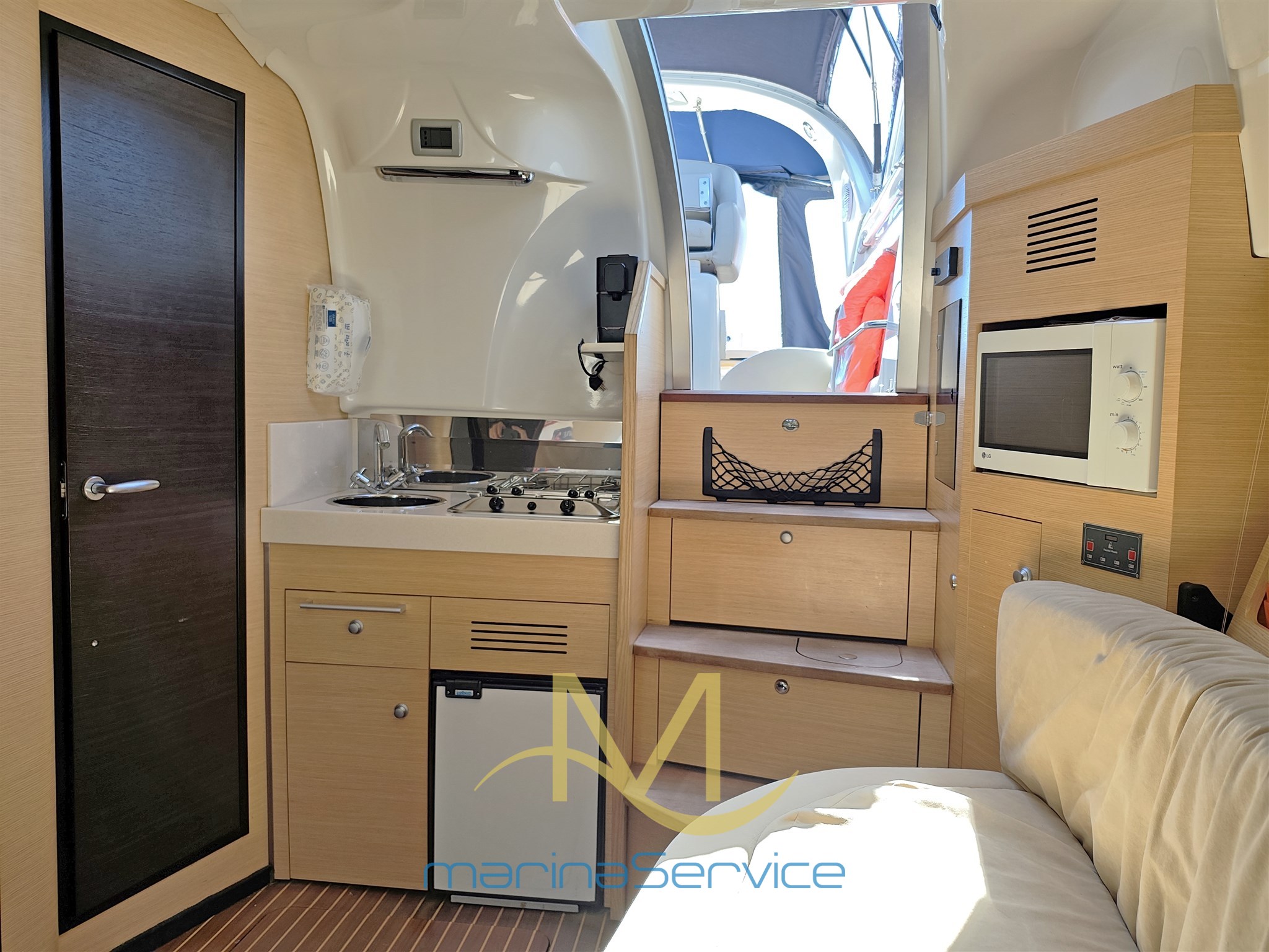 Back dinette