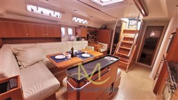 Saloon on starboard