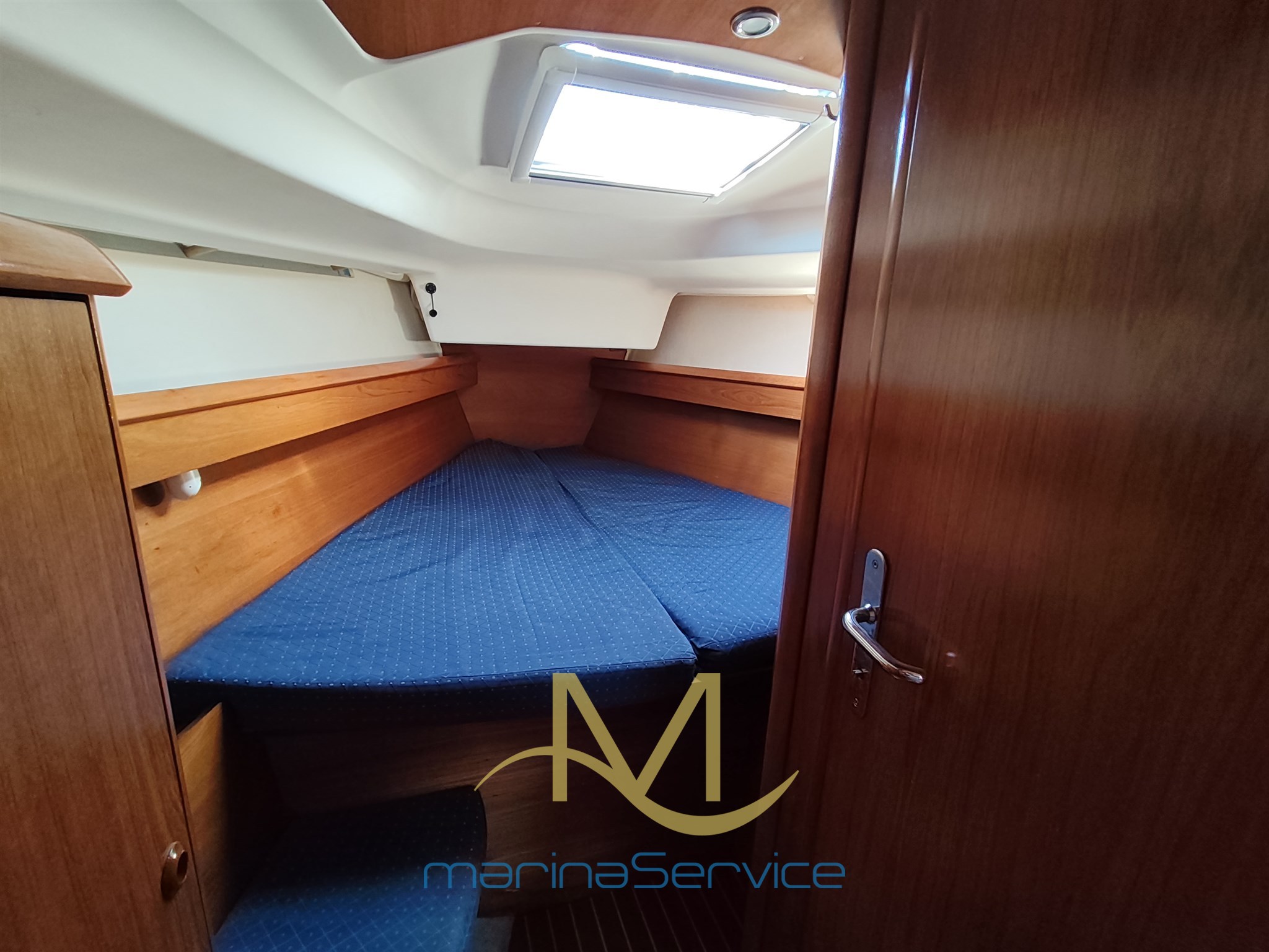 Bow cabin