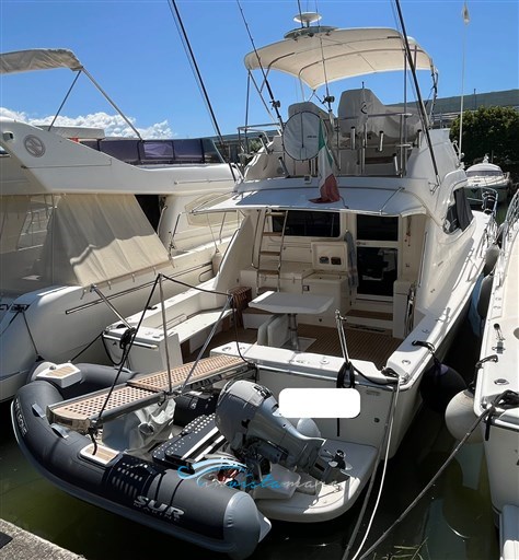 Riviera Marine 40 Flybridge