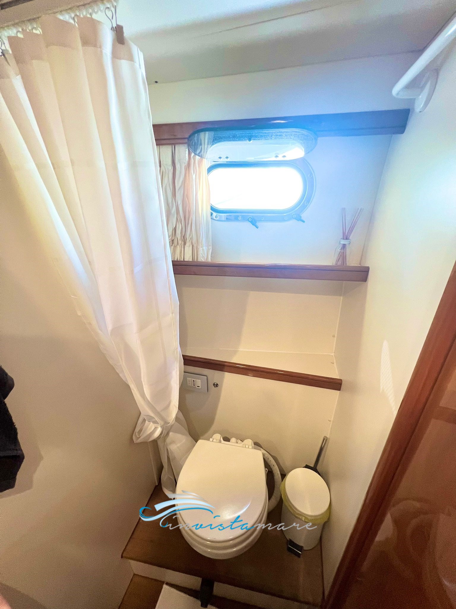 CAYMAN 38 BAGNO 2