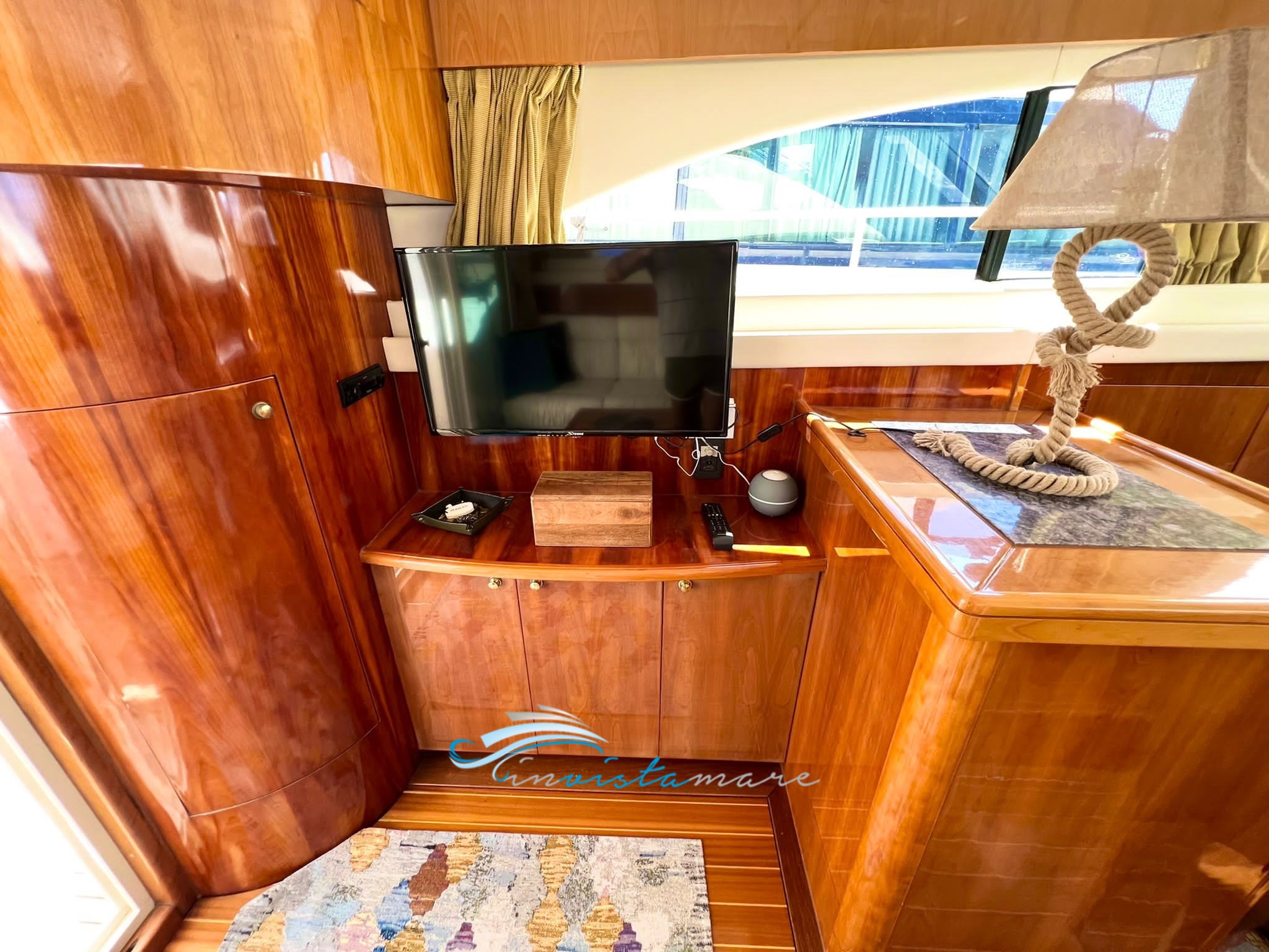CAYMAN 38 TV